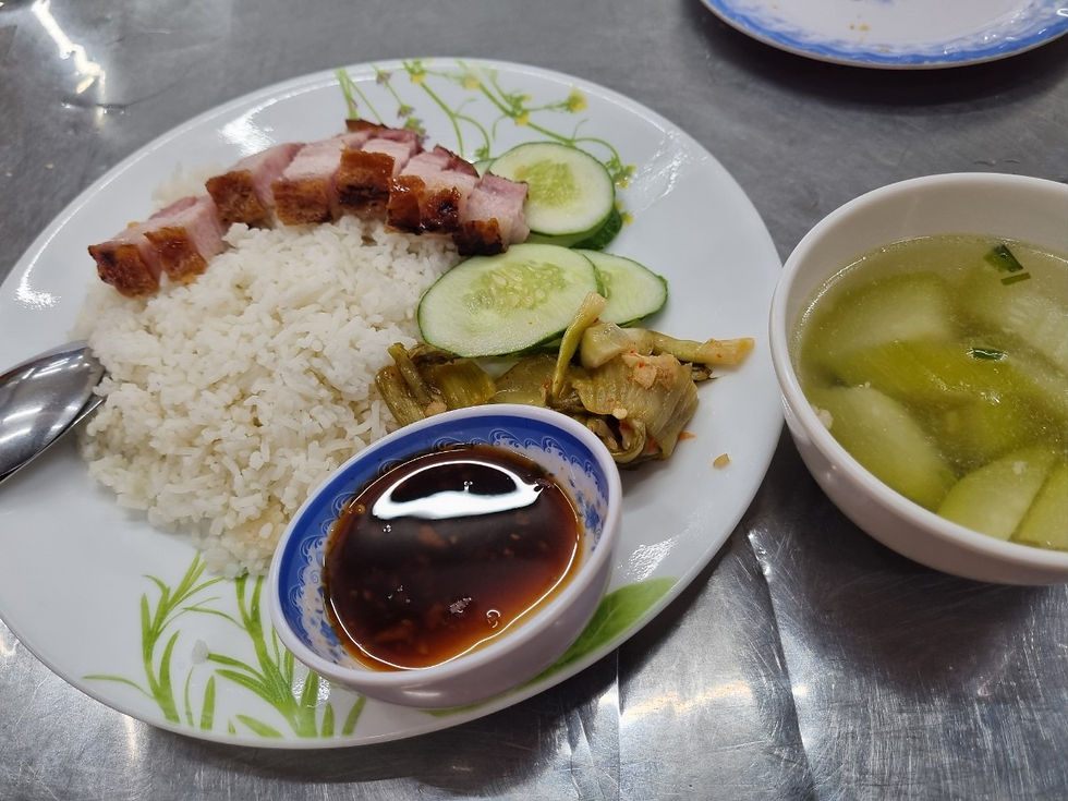 호치민 반미 맛집 1군 비텍스코 타워 Banh Mi Nhu Lan, Com Heo Quay(돼지 통구이 밥)