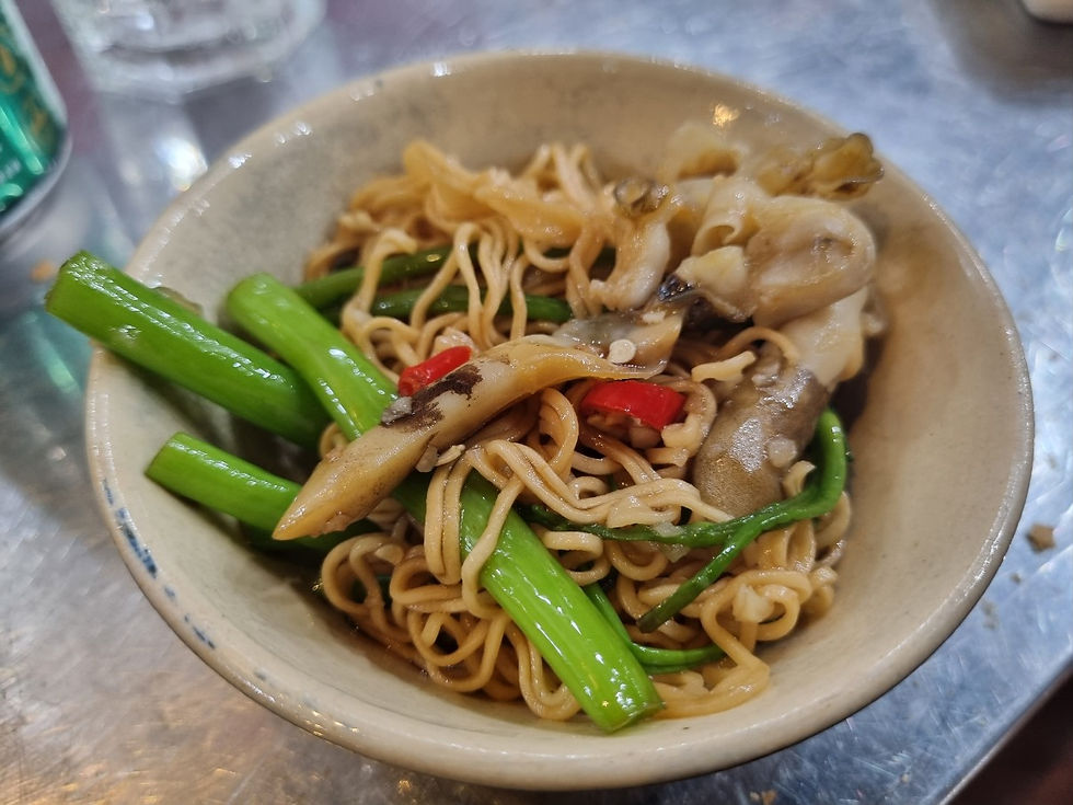 호치민 로컬 맛집 3군 해산물 전문점 Nga's Seafood Restaurant, Mi Xao Oc Mong Tay(맛조개 볶음면)