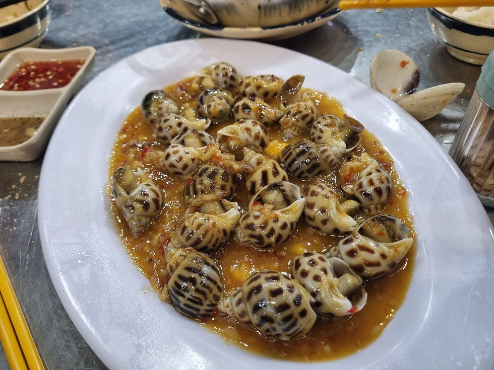 호치민 로컬 맛집 3군 해산물 전문점 Nga's Seafood Restaurant, Huong Trung Muoi(계란 노른자 소금 볶음 소라)