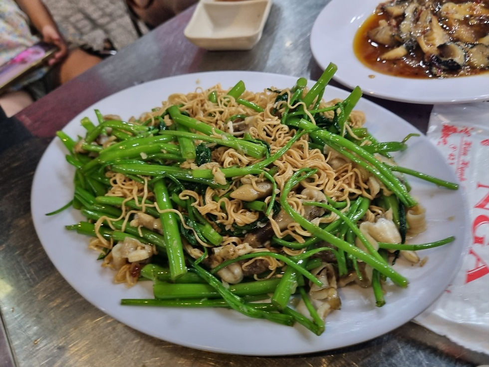 호치민 로컬 맛집 3군 해산물 전문점 Nga's Seafood Restaurant, Mi Xao Oc Mong Tay(맛조개 볶음면)