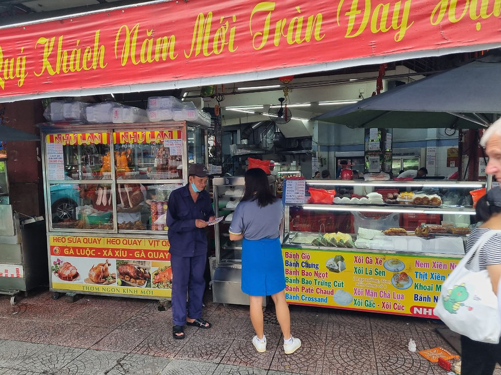 호치민 반미 맛집 1군 비텍스코 타워 Banh Mi Nhu Lan, 식료품 가판대