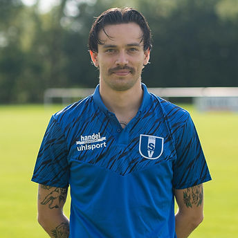 Philipp_edited.jpg