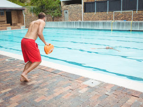 5 Telltale Signs Someone is Drowning