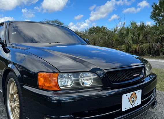 1999 Toyota Chaser Tourer V – Classic JDM sports sedan for sale.