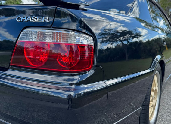 1999 Toyota Chaser Tourer V – Classic JDM sports sedan for sale.