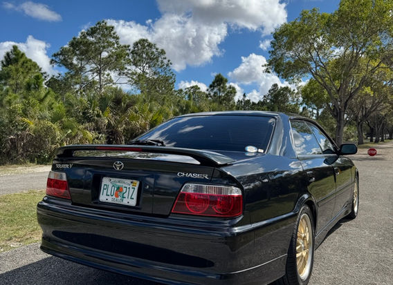 1999 Toyota Chaser Tourer V – Classic JDM sports sedan for sale.