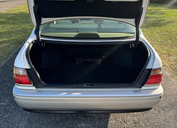 1999 Toyota Crown Royal Saloon for Sale – Luxurious JDM sedan with elegant design, smooth performance, and spacious comfort. Available now at Lion JDM Imports LLC.