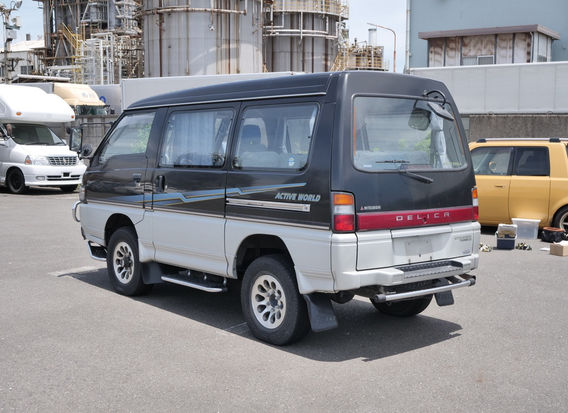 Rear view of 1998 Mitsubishi Delica Star Wagon Active World 4WD for sale, spacious turbo diesel JDM van