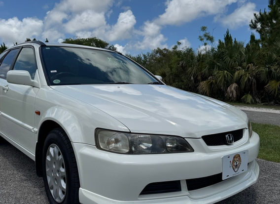 2000 Honda Accord Wagon 4WD front view white JDM wagon for sale