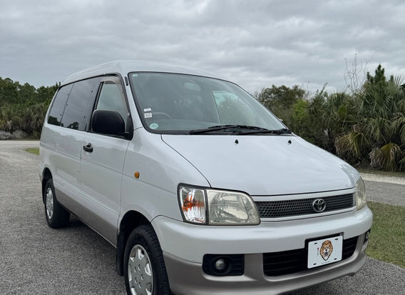 1998 Toyota LiteAce Noah 4WD front view showing original grille, headlights, clean paint, and classic JDM boxy styling