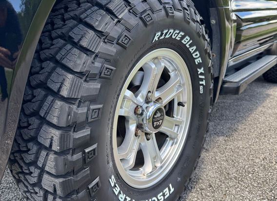 1999 Mitsubishi Pajero Turbo Diesel 4WD wheels and tires
