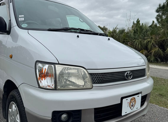 1998 Toyota LiteAce Noah 4WD front view showing original grille, headlights, clean paint, and classic JDM boxy styling