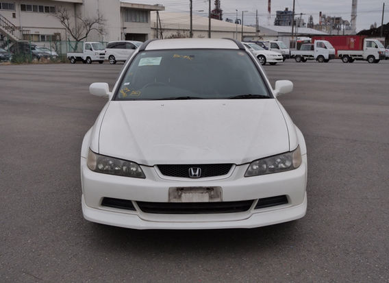 2000 Honda Accord Wagon 4WD front view white JDM wagon for sale