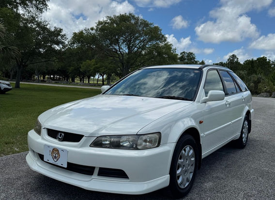 2000 Honda Accord Wagon 4WD front view white JDM wagon for sale