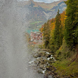Herbstwanderung von Iseltwald zu den Giessbachfällen