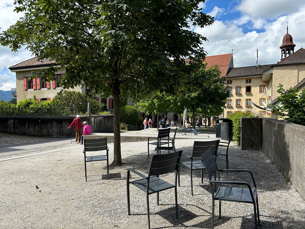 Nach einer kurzen Pause zwischen Schloss und Marktgasse von Gruyères ging's zurück durch die mittelalterliche Kulisse...