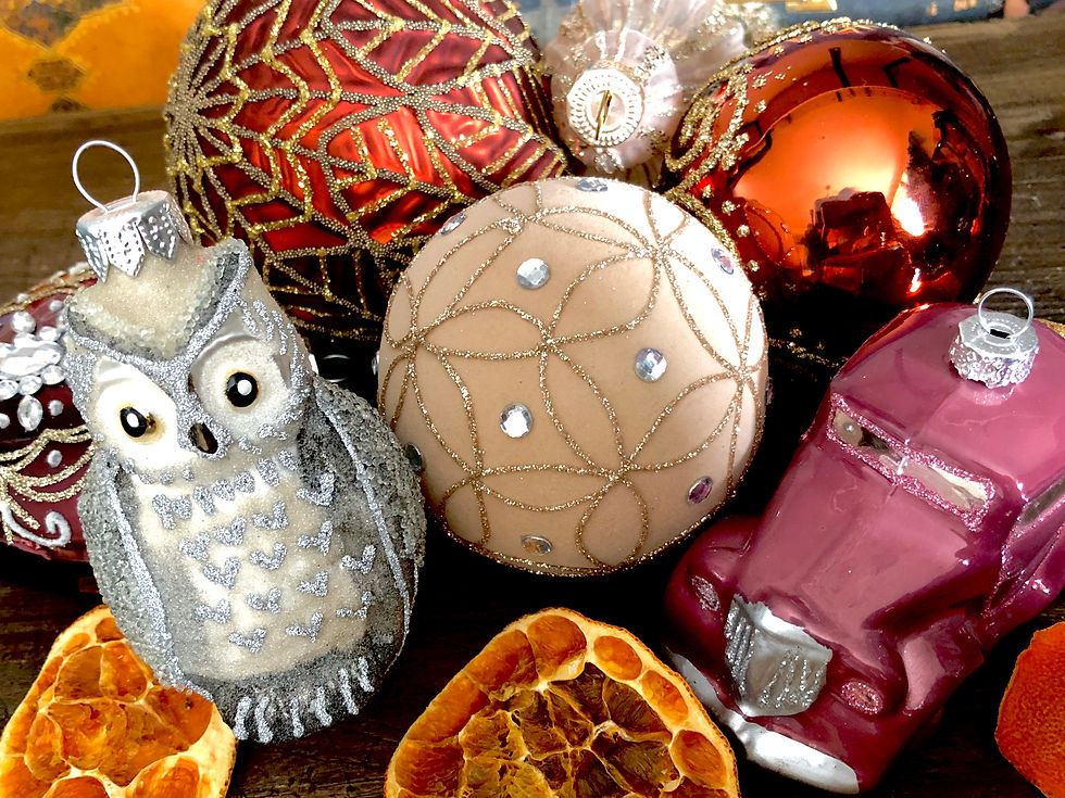 Stellt euch das Ganze in doppelter Ausführung vor. Auch meine Mutter brauchte ganz dringend Christbaumschmuck.