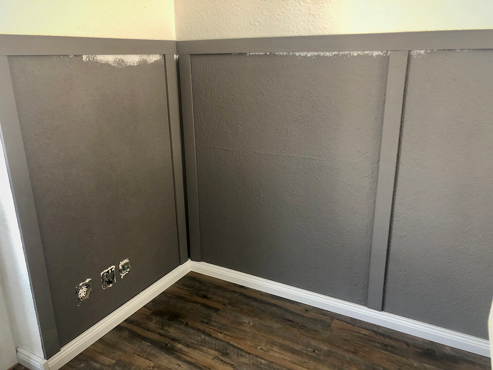 Sämtliche Leisten wurden mit Montagekleber befestigt, schadhafte Stellen später ausgebessert.