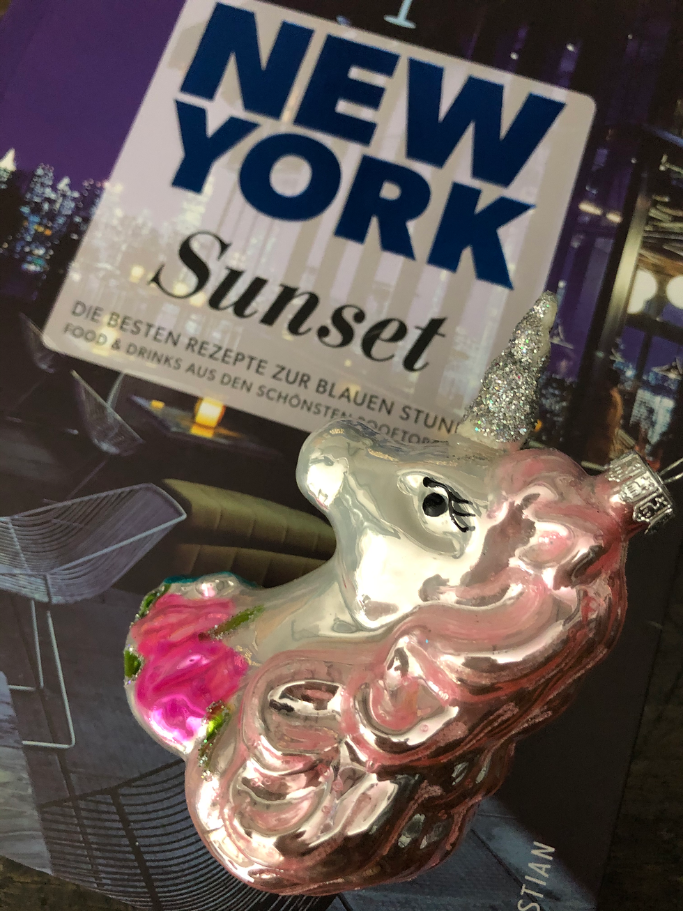 Wenn ich die Cocktails aus dem Buch getrunken habe, werd ich mich auch ganz bestimmt mit diesem Einhorn anfreunden :-)