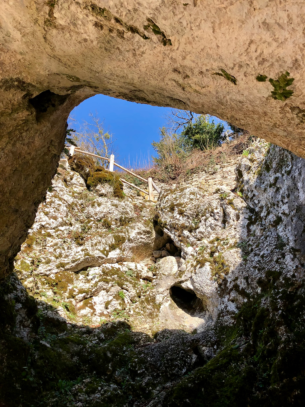 Überall gibt es schöne Winkel zu entdecken, Auf- und Abstiege zu erklimmen.