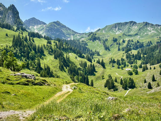 Wandern im Breccaschlund: Natur, Meringues und Schlundfeeling