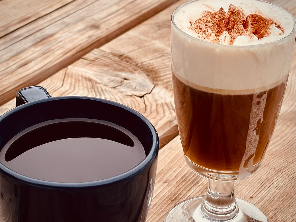 ...unseren Glühwein und das Schümli...die Nussgipfel hatten wir schon vor dem Foto weggefuttert, daher leider: kein Bild.