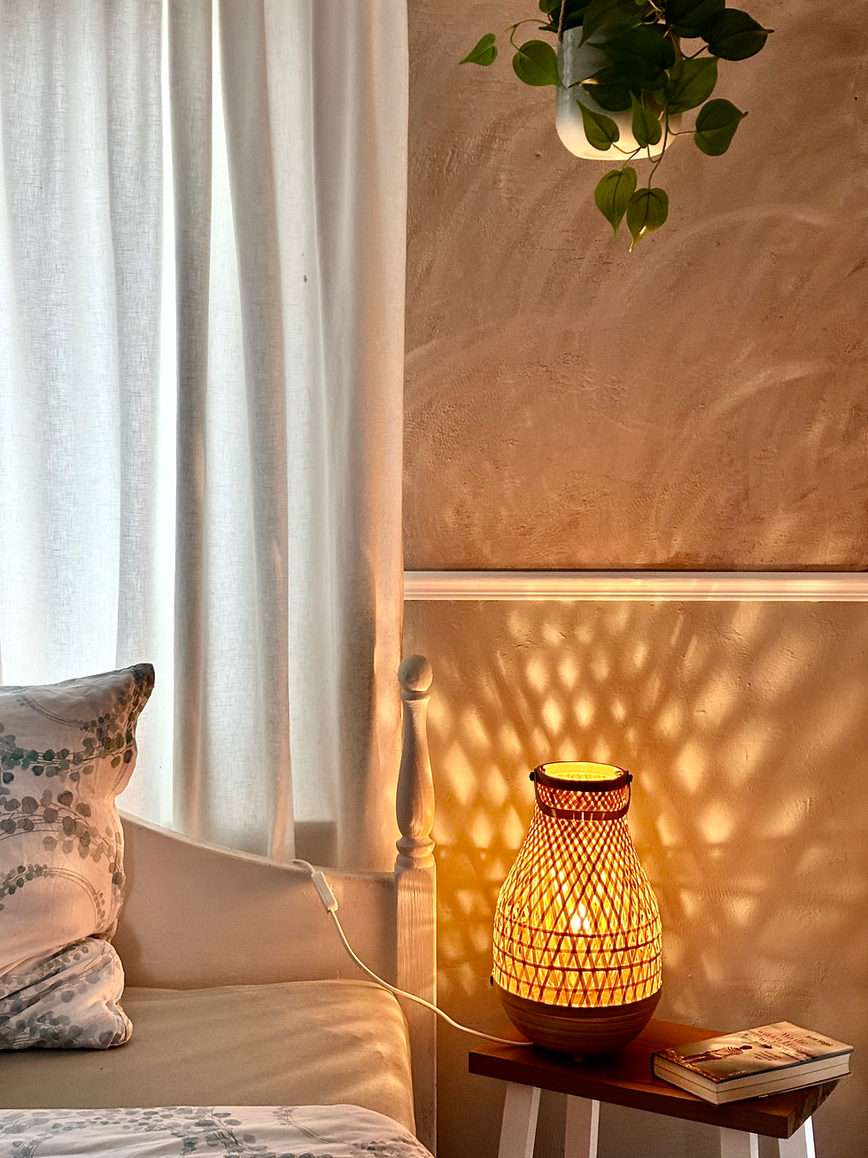 ...lieber eine zusätzliche Nachttischlampe, die das Ganze etwas heimeliger macht.