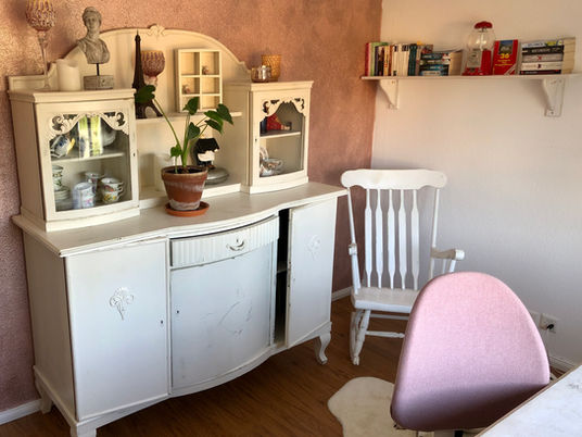 Verwandlung vom Schlaf- zum Büro und Lesezimmer