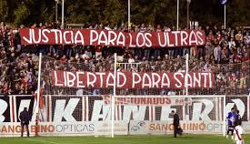 Banderole des Boukaneros en soutient à Santi