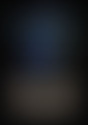 Esta detrás de ti (2014)