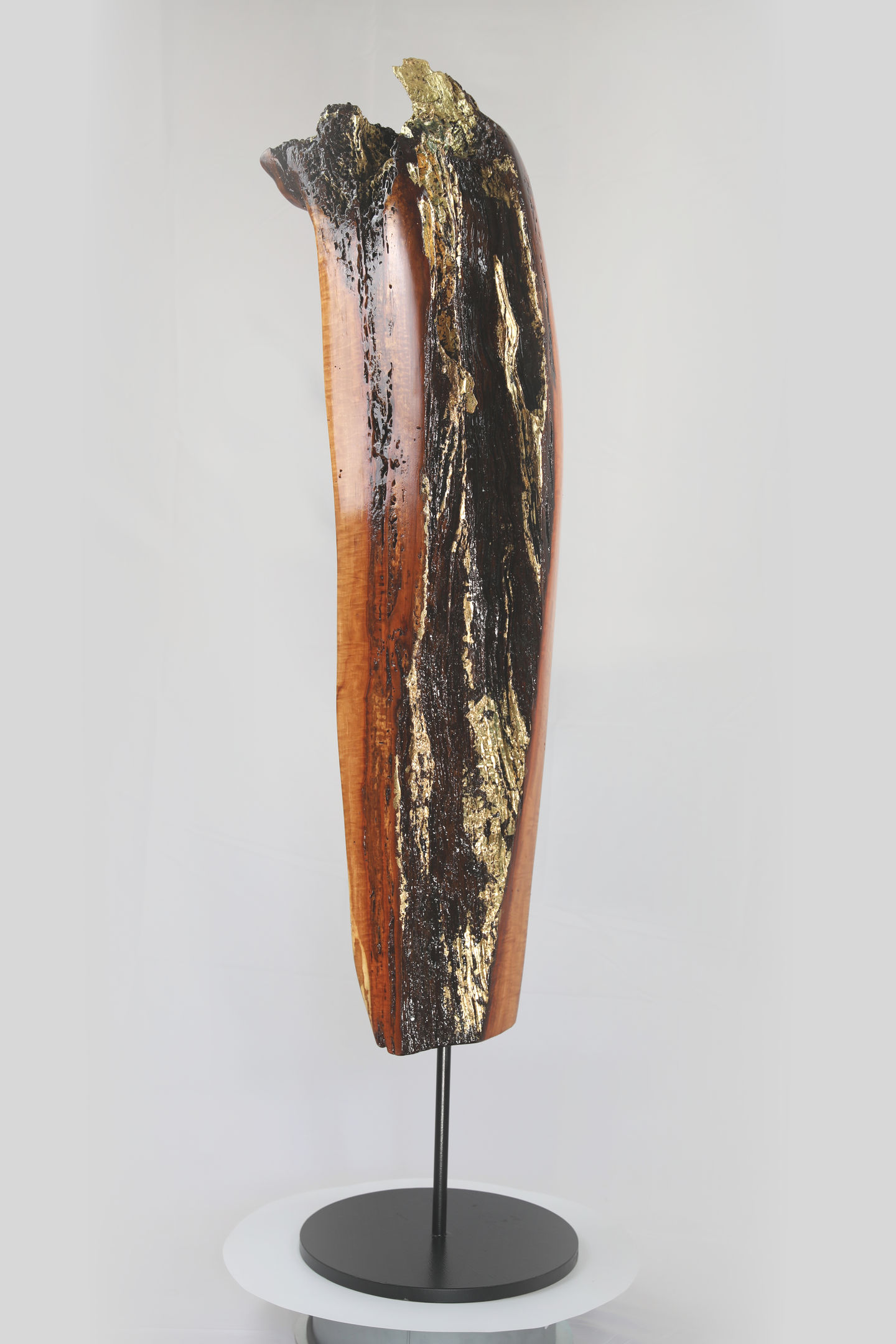 Outdoor - Holzskulptur mit Blattgold, Birnbaum, H180cm