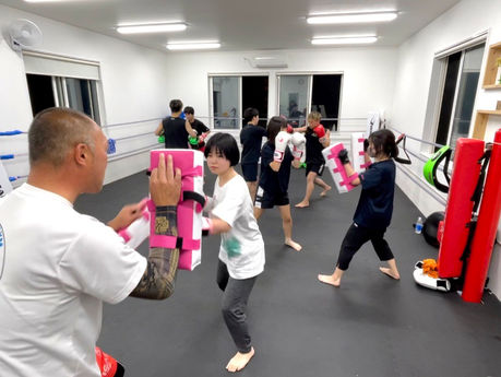 賑やかなキッズクラスとフィットネスクラスでした!