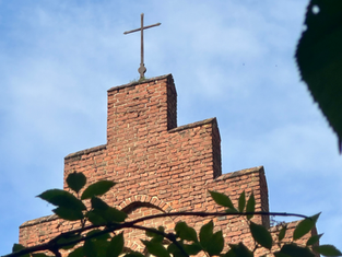 Zewnętrzny widok kościóła Nawiedzenia Najświętszej Maryi Panny w Warszawie