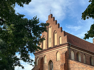 Zewnętrzny widok kościoła nawiedzenia Najświętszej Maryi Panny