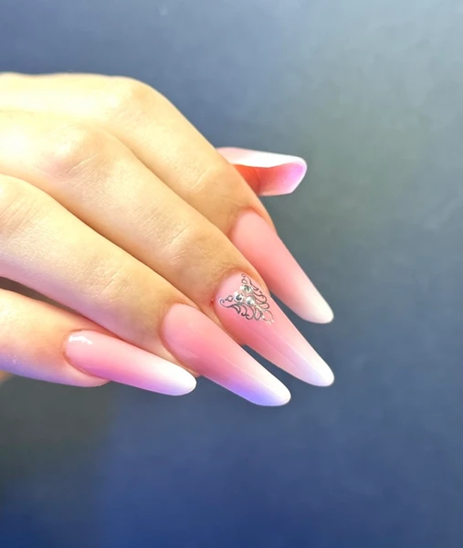 Formation professionnelle POPIT ACRYGEL & Manucure Russe — démonstration de rallongement d’ongles 