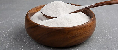 [freepicdownloader.com]-closeup-collagen-powder-wooden-plate-with-spoon-measuring-quantity