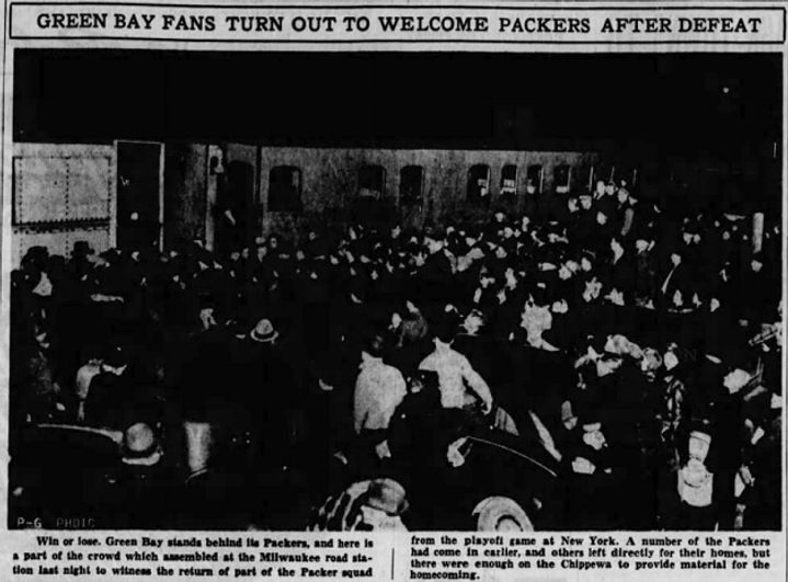 1938PACKERS-12-14-FansTurnOut.jpg