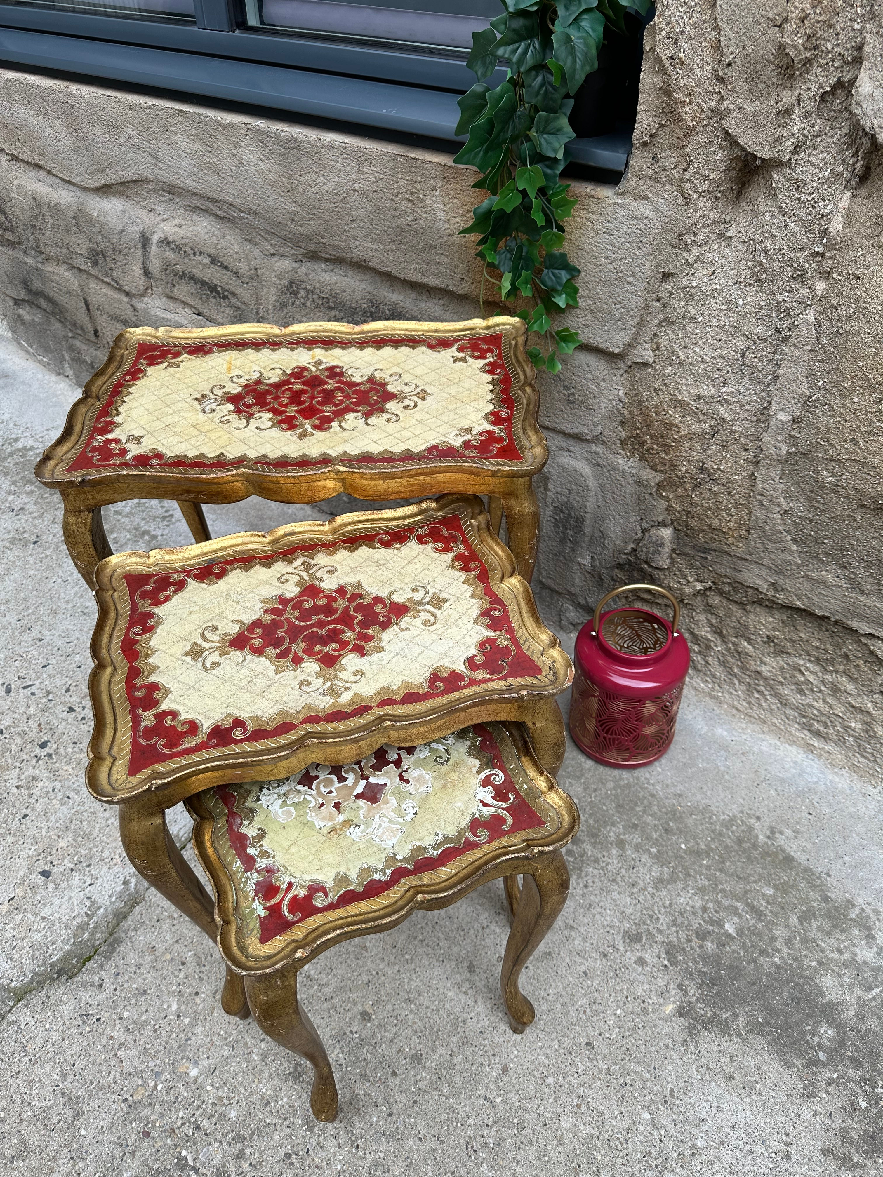 Tables gigognes anciennes