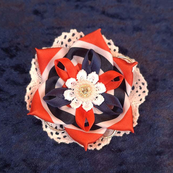 Miniatyrbilde: Kanzashi håndlaget brosje til bunad & fest, 7 cm.