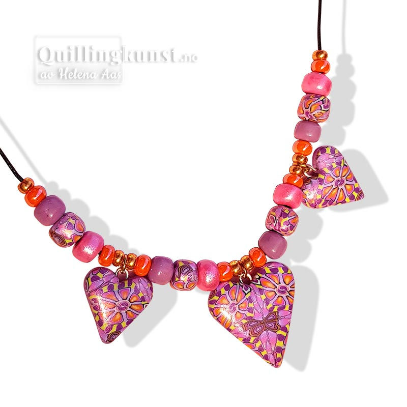 Collier Kaleidoskop med rosa hjerter.