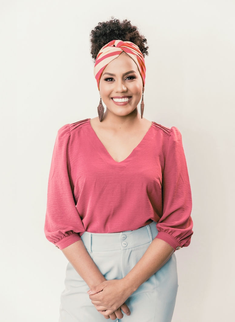 Smiling Maria Life Coach in pink top