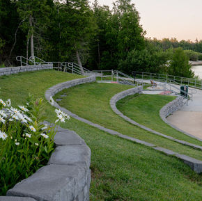 High Format Rosetta Hardscapes Kodah Wall Slate Gray Garden Park