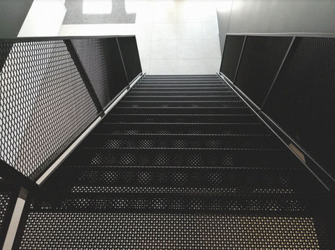 Binnentrap gemaakt van metaal