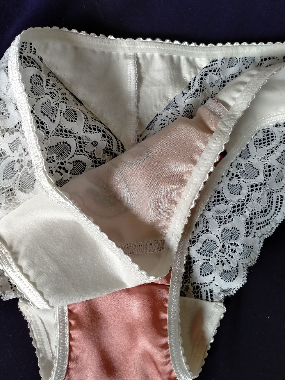 Miniature : Culotte en soie brodée main