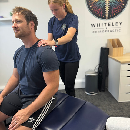 chiropractor treats shoulder pain