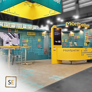 Stand avec enseigne et maquette du tram