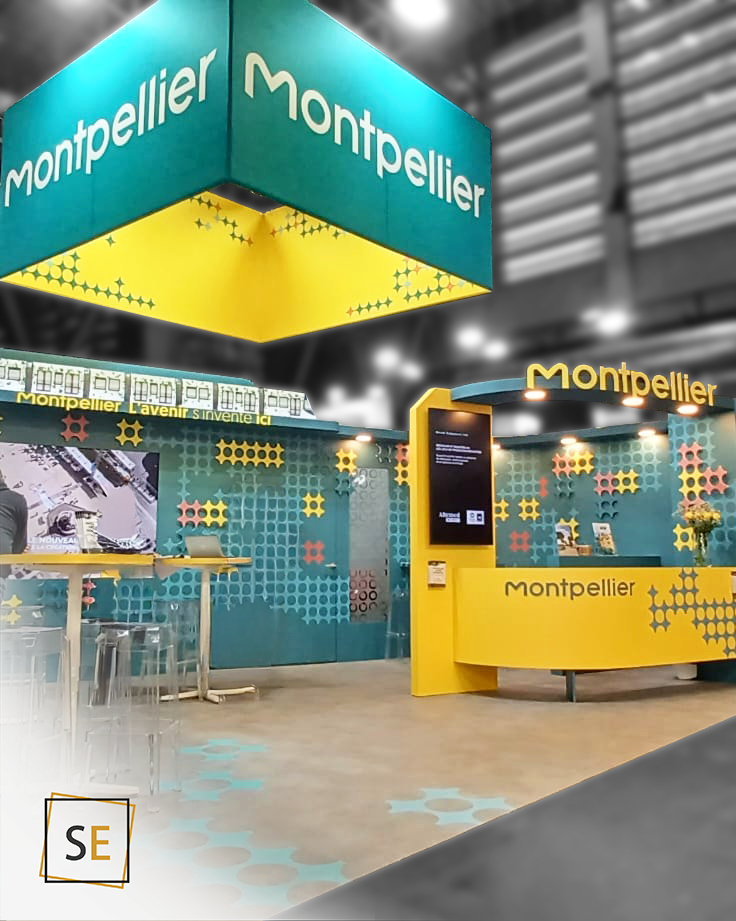 Stand traditionnel avec enseigne en tissu élinguée, salle de réunion, accueil, formes en découpe - S