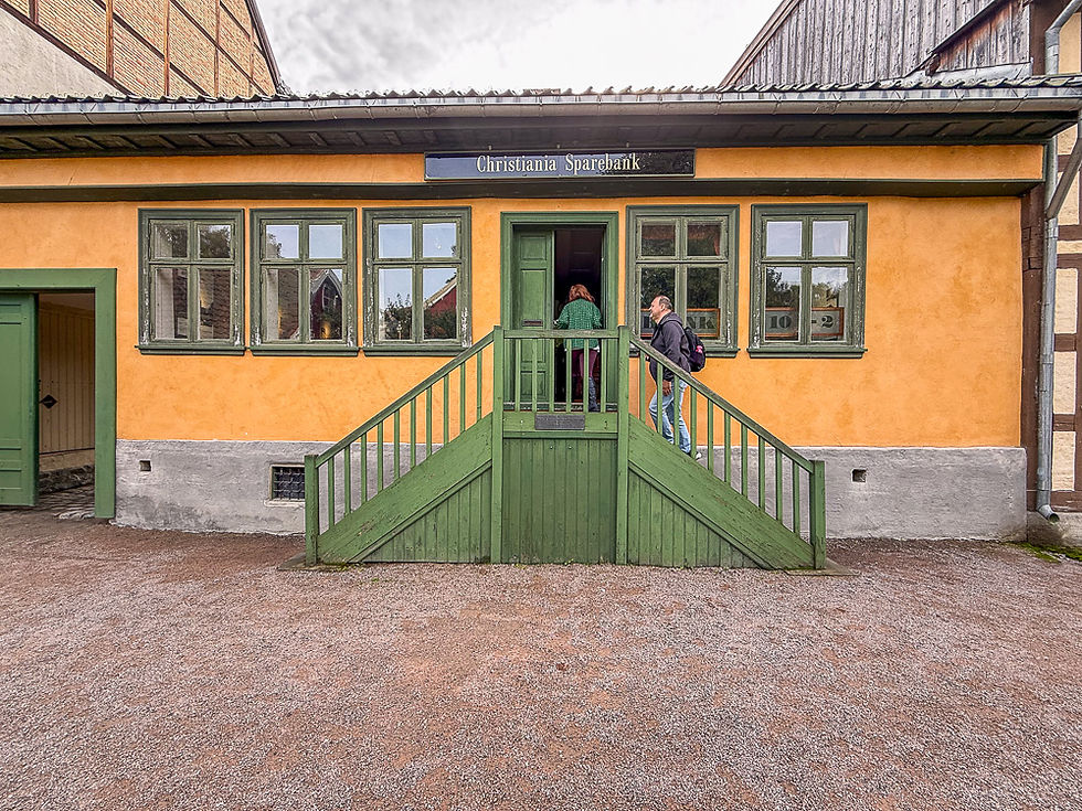 Gammel bank i Gamlebyen i Norsk Folkemuseum på Bygdøy i Oslo