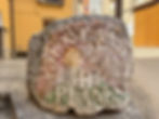 Skulptur som viser sol og hus kalt El Reloj i fjellandsbyen Planes i Alicanteprovinsen