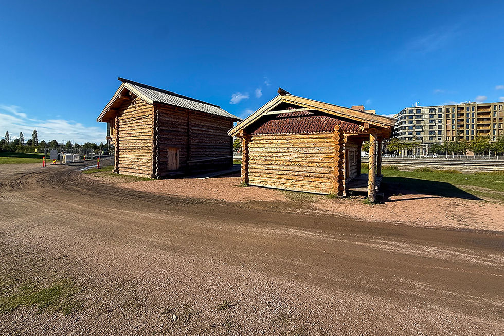 Laftede tømmerhytter i Middelalderparken i Oslo sentrum